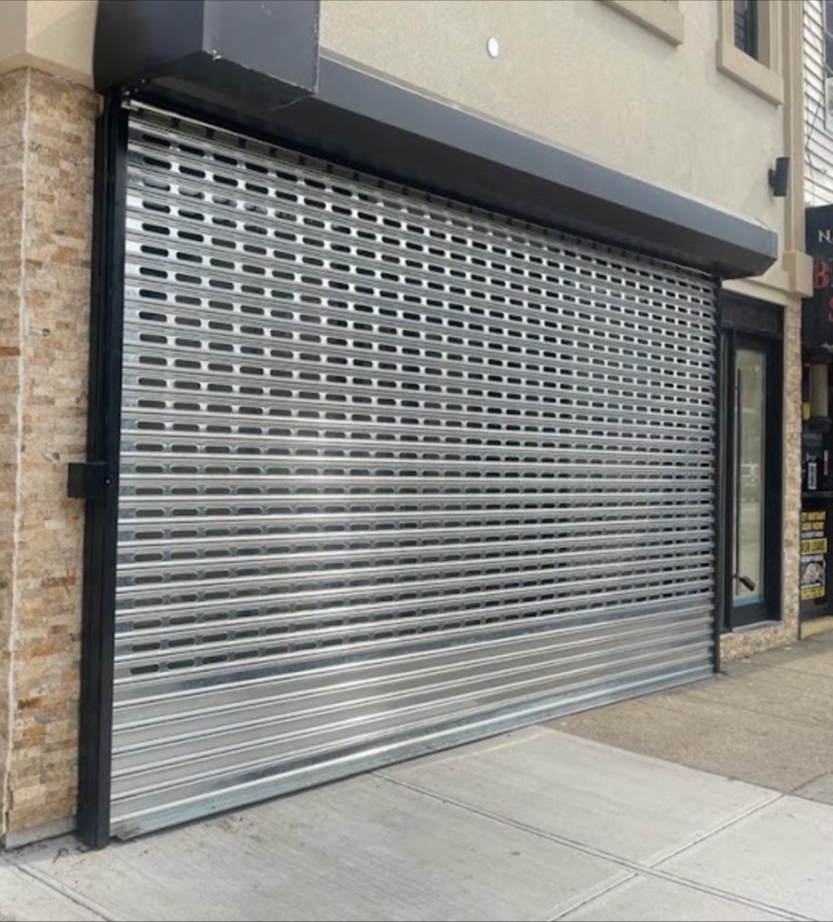 Commercial building roll-up gate